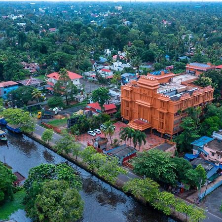 Haveli Backwater Resort アーラップーザ県 エクステリア 写真